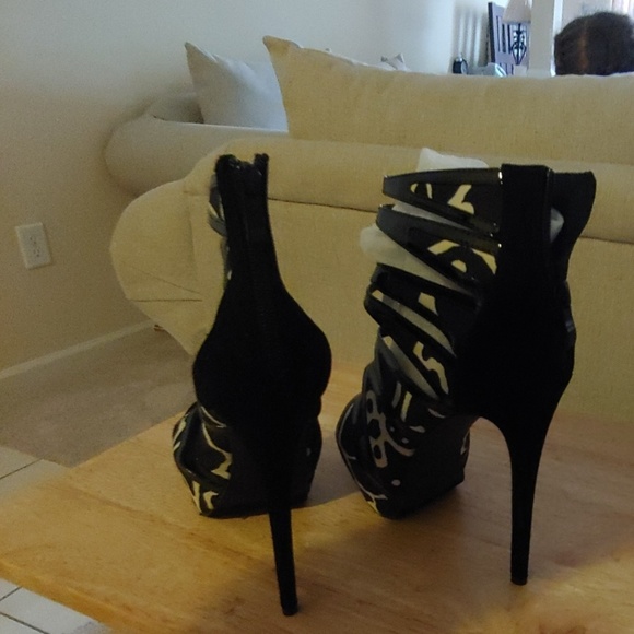 Heels - Picture 3 of 3